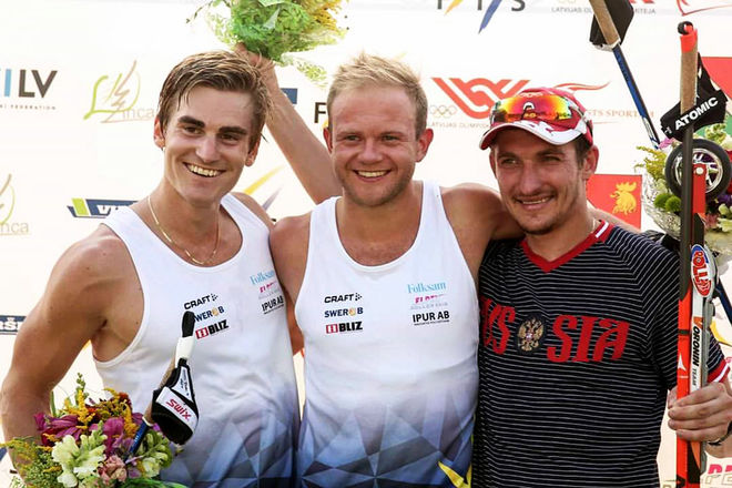 ROBIN NORUM (mitten) tillbaka som segrare i världscupen i Lettland idag. Victor Gustafsson (vänster) var klar tvåa och ryssen Anton Shatagin var trea.