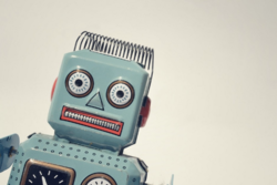 Robotene står klare til å ta over enkle administrative jobber på universitetene, men de vil garantert ikke se slik ut. Dagens saksbehandler-roboter ser ut som en ganske vanlig, kjedelig server. (Foto: josefkubes, Shutterstock, NTB scanpix)