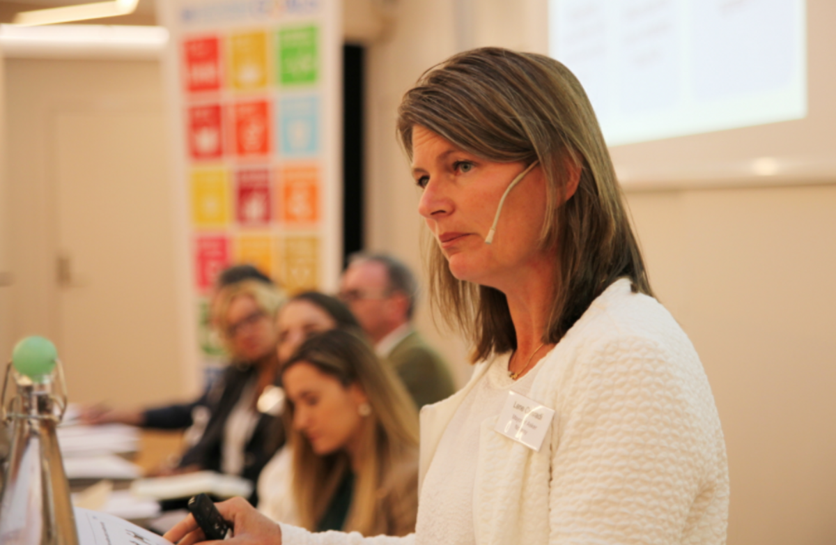 Ordfører i Asker kommune holdt innlegg om hvordan nye Asker kommune har implementert FNs bærekraftmål. Foto: Ida Slettevoll