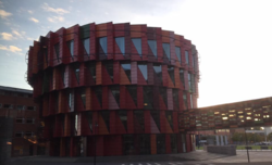 Kuggen, spektakulær kontor bygning i Lindholm, designet av den kjente arkitekten Gjert Wingårdh. Foto: Ståle Undheim