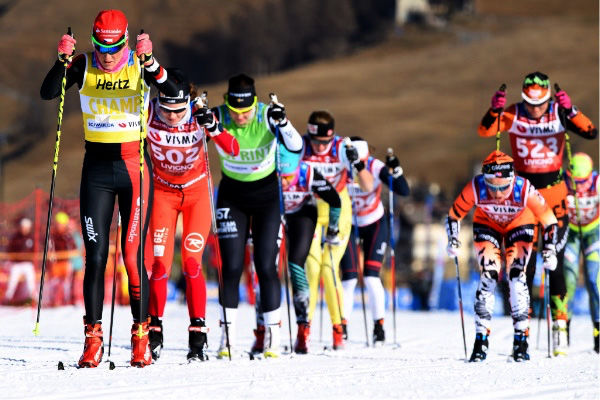 KATERINA SMUTNA (tv) vann flest tävlingar bland damerna förra året, men hon fick stryk av Britta Johansson Norgren totalt i Visma Ski Classics. Nu är hon en av dom som byter team inför säsongen 2017/2018. Foto: MAGNUS ÖSTH