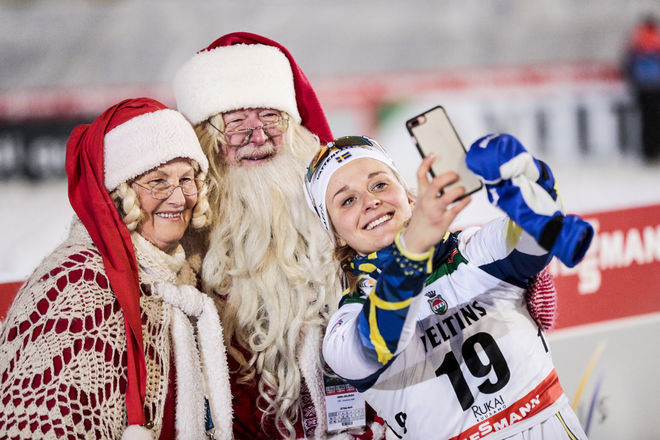HÄRLIGT MINNE igen i Ruka för Stina Nilsson som fick med sig en selfie med jultomten också. Foto: NORDIC FOCUS