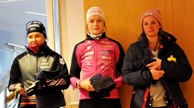 MOA MOLANDER KRISTIANSEN, Falun-Borlänge SK (tv) vann Daniel Karlsson minne i Östersund före Sofia Henriksson, Piteå Elit (mitten) och Lina Korsgren, Åre. Foto: ARRANGÖREN