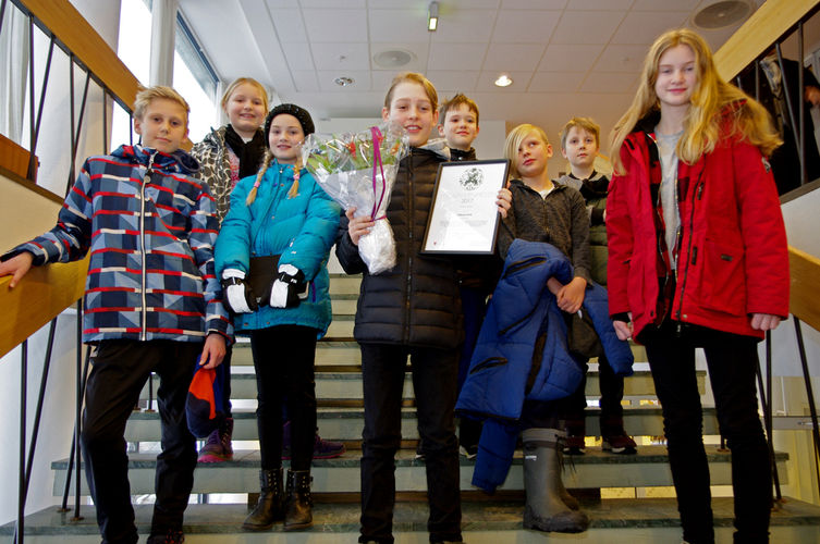 Elevrådet fra Solberg skole har mottatt Miljøvernprisen 2017