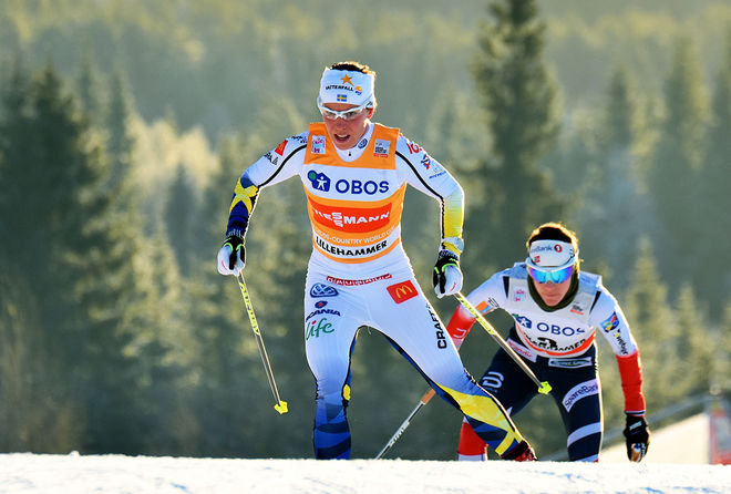 CHARLOTTE KALLA kämpar om att behålla den gula ledartröjan i världscupen i italienska Toblach i helgen. Här från segerloppet i Lillehammer. Foto: ROLF ZETTERBERG
