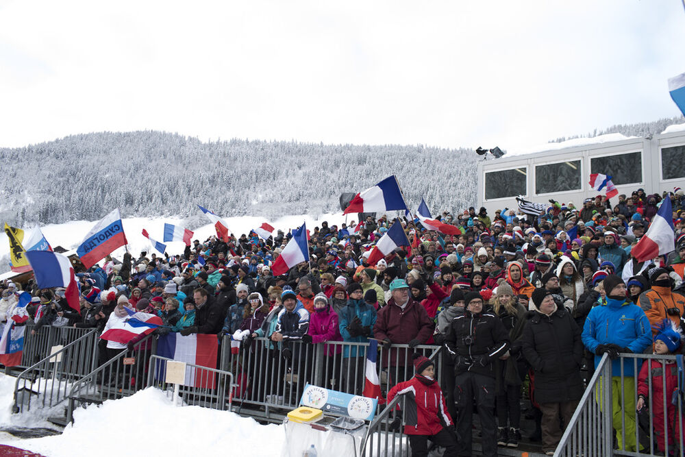 17.12.2017, Annecy-Le Grand Bornand, France (FRA):Event Feature: enthusiastic fans on the grand stand -  IBU world cup biathlon, mass men, Annecy-Le Grand Bornand (FRA). www.nordicfocus.com. © Manzoni/NordicFocus. Every downloaded picture is fee-liable.