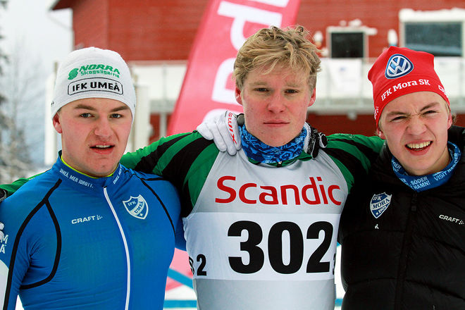 AXEL AFLODAL, Sundbyberg (mitten) vann H19-20 före Simon Karlsson, Umeå (tv) och Gustaf Berglund, Mora. Foto: THORD ERIC NILSSON