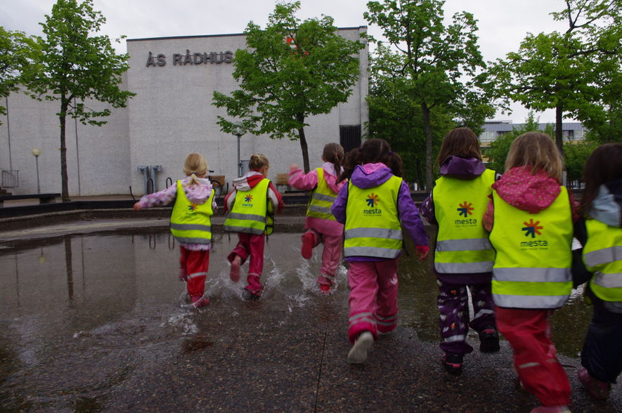 barn leker rådhusplassen barnehage rådhusplassen
