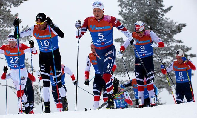 FINN HÅGEN KROGH (nr.5) leder norska mästerskapen i skiathlon före Chris Jespersen (10) och Johan Hoel (9) under lördagen. Nu är Krogh OS-klar. Foto/rights: MARCELA HAVLOVA/KEK-stock