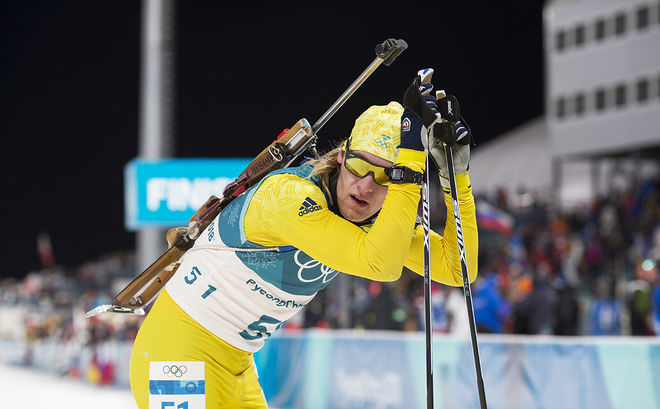 SEBASTIAN SAMUELSSON tittar långt efter medaljen. En 4:e plats är dock extremt bra på 20 km distans i OS. Sverige hade en stor dag på skidskytte-anläggningen i Pyeongchang. Foto: NORDIC FOCUS