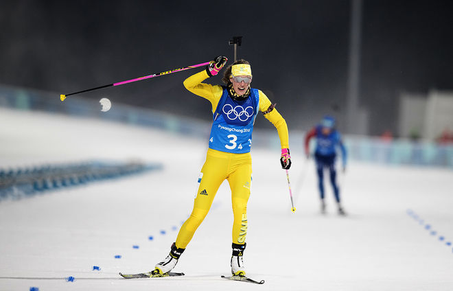 VILKEN UPPHÄMTNING! Sverige var halvannan minut efter täten halvvägs i OS-stafetten. Här säkrar Hanna Öberg silvret efter en makalös avslutning. Foto: NORDIC FOCUS