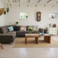 living-room-couch-interior-room-584399