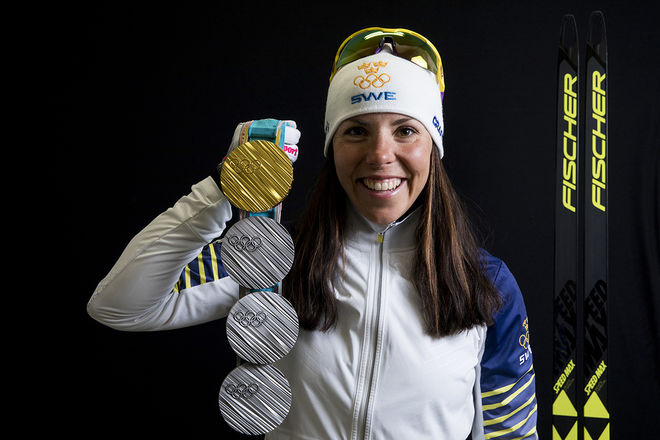 CHARLOTTE KALLA kom hem från OS i Pyeongchang med fyra medaljer: 1 guld och 3 silver. Har hon grejat av att ladda om till världscupen och tremilen i Holmenkollen på söndag? Foto: NORDIC FOCUS