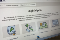 Digihjelpen.no har tips og råd for hvordan din kommune kan bygge et veiledningstilbud for innbyggere som trenger mer digital kompetanse. Illustrasjonsbilde: KS