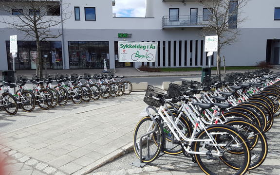 Bygdebike  Ås stasjon før åpning sykkeldag 19