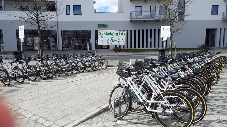 Bygdebike  Ås stasjon før åpning sykkeldag 19