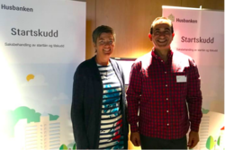 Startskudd ble lansert på Kommunale Boligadministrasjoners Landsråds konferanse 29. mai. Edle Holt og Behrooz Elyasi fra Husbanken var på plass for å gi kommunene informasjon om det nye verktøyet. Foto: Husbanken
