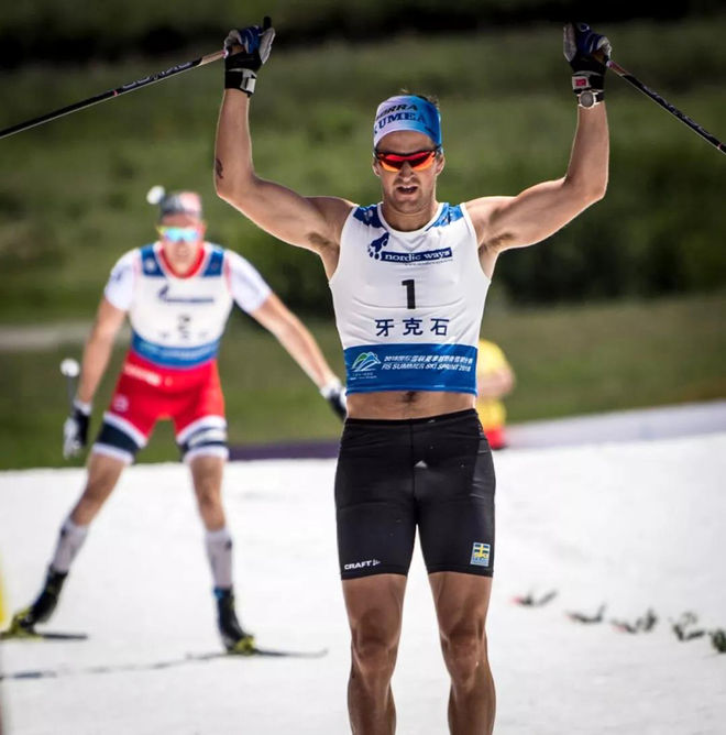 TEODOR PETERSON var klart starkast i herrfinalen. Här vinner han före den starke norrmannen Pål Trøan Aune. Foto: NORDIC WAYS
