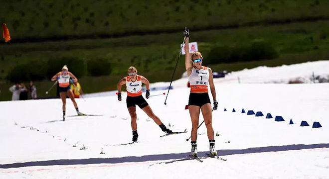 JENNIE ÖBERG vinner damfinalen i Inre Mongoliet före Frida Hallquist. Foto: NORDIC WAYS