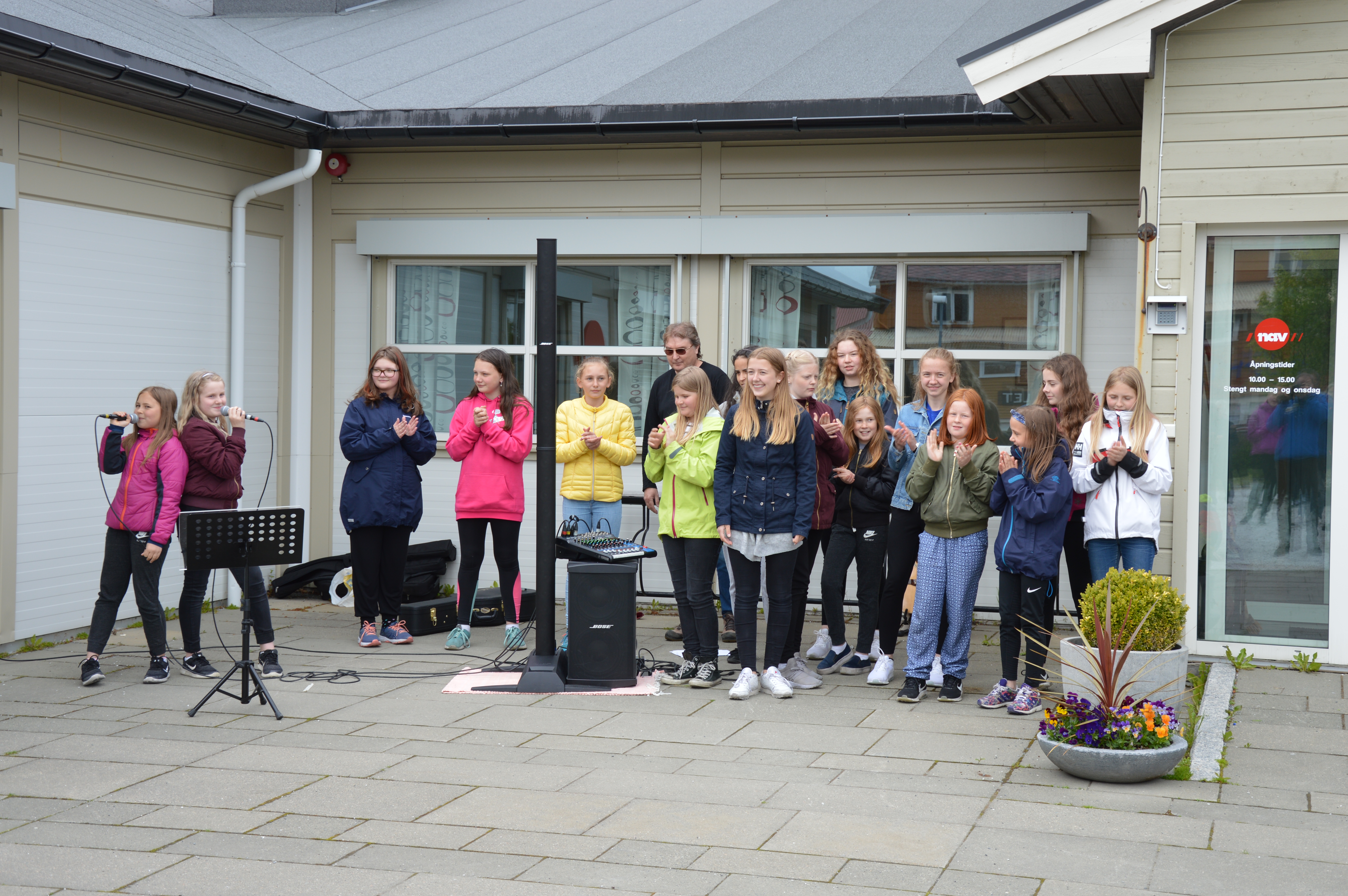 Kulturskolekonsert utenfor rådhuset 11