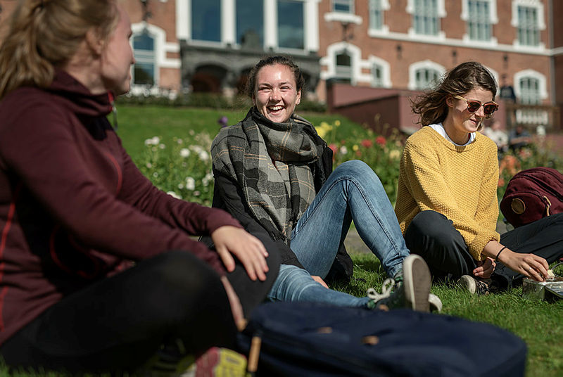 Fotografi av studenter utenfor NMBU