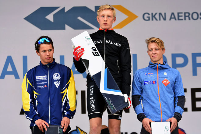 JOHAN EKBERG, Nacka Värmdö (mitten) vann H20-klassen i rullskidscupen före Leo Johansson, Skillingaryd (tv) och norrmannen Ådne Gigernes. Foto: ROLF ZETTERBERG