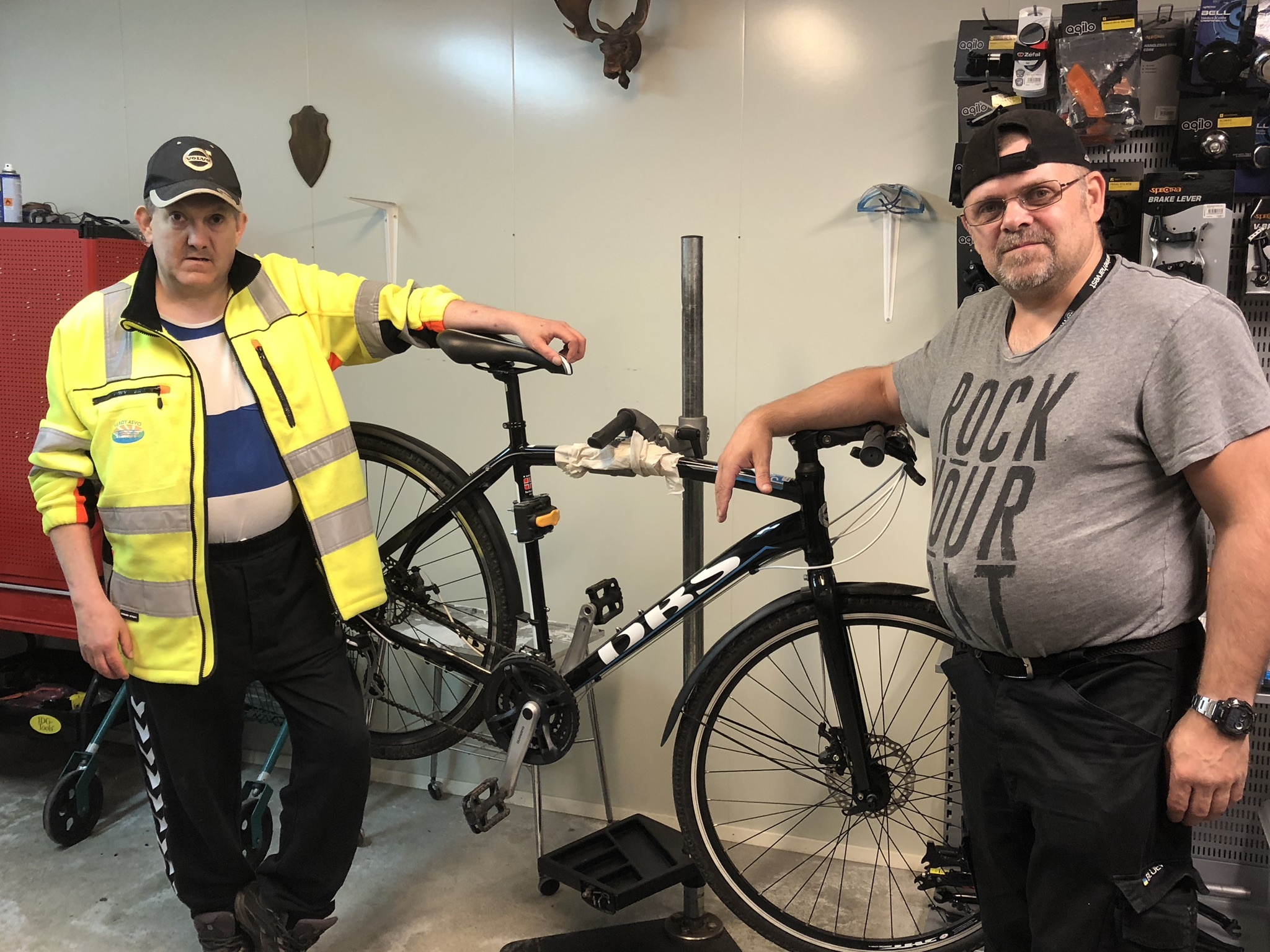 Sykkelverksted tilbake på ASVO_Rune og Geir