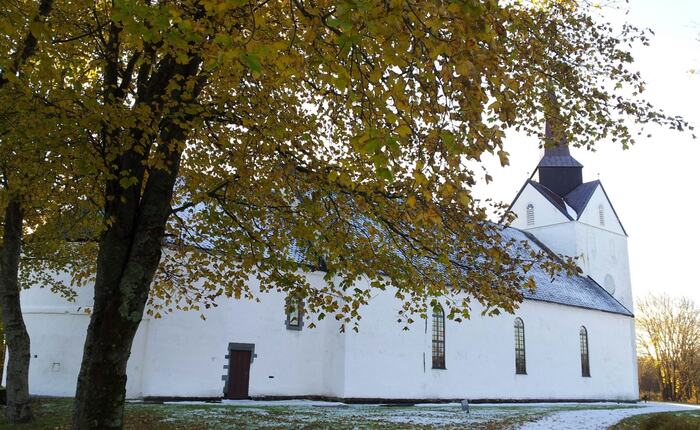 Herøy kirke (Foto: Annette Stenseng) Herøy kirke