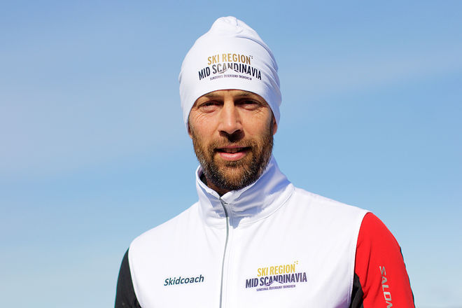 DEN TIDIGARE landslagsåkaren och tränaren Mats Larsson är tillbaka i längdsporten som ny skidcoach i Skiregion Mid Scandinavia.