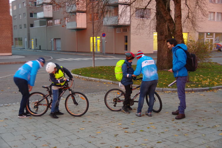 2018-10-26 Synlig syklist Ås stasjon