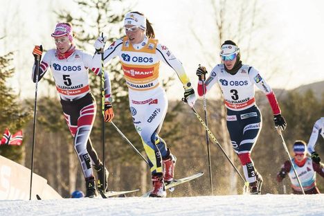 NordicFocus 03.12.2017, Lillehammer, Norway (NOR):Teresa Stadlober (AUT), Charlotte Kalla (SWE), Heidi Weng (NOR), (l-r) - FIS world cup cross-country, skiathlon women, Lillehammer (NOR). www.nordicfocus.com. © Modica/NordicFocus. Every downloaded picture is fee-l