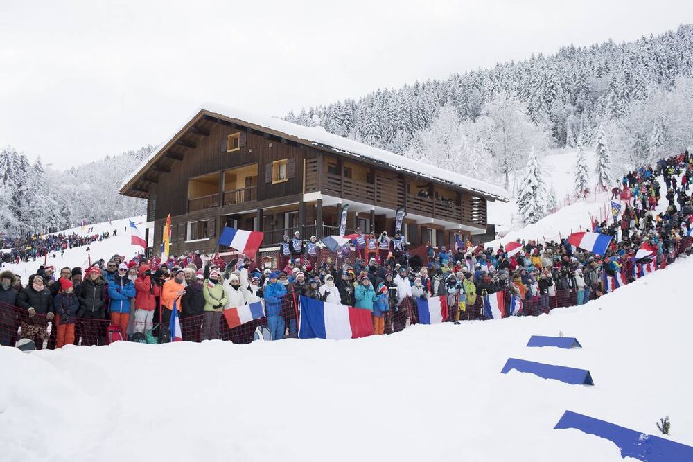 17.12.2017, Annecy-Le Grand Bornand, France (FRA):Event Feature: enthusiastic crowd and fans alongside the track -  IBU world cup biathlon, mass women, Annecy-Le Grand Bornand (FRA). www.nordicfocus.com. © Manzoni/NordicFocus. Every downloaded picture i