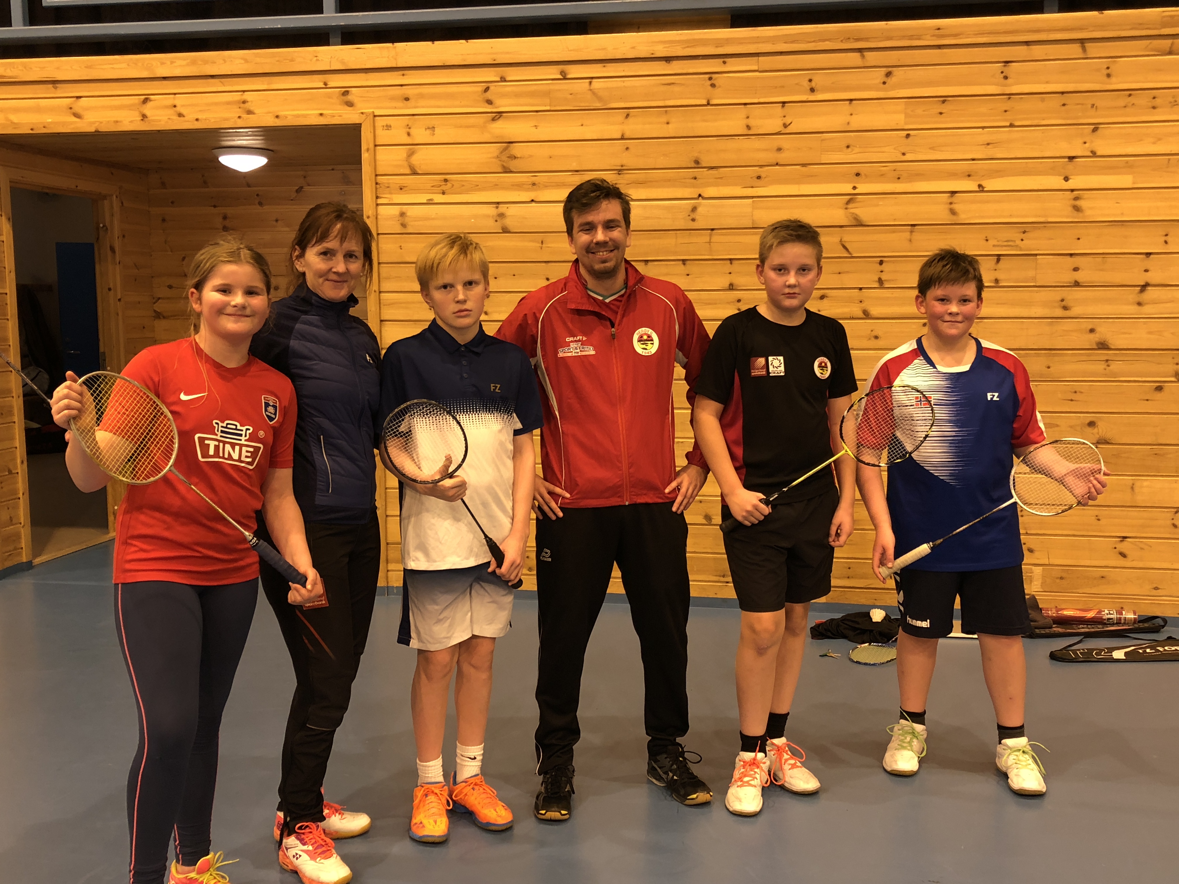 Badmintonspillere på stevne i november 2018
