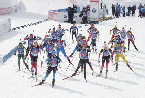 NordicFocus 02.12.2018, Pokljuka, Slovenia (SLO):Federica Sanfilippo (ITA), Lisa Theresa Hauser (AUT), Anais Chevalier (FRA), Franziska Hildebrand (GER), Thekla Brun-Lie (NOR), Linn Persson (SWE), (l-r) - IBU World Cup Biathlon, single mixed relay, Pokljuka (SLO). w