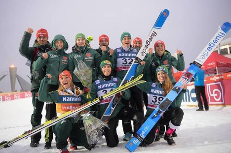 NordicFocus 02.12.2018, Lillehammer, Norway (NOR):Daniela Iraschko-Stolz (AUT), Ramona Straub (GER), Katharina Althaus (GER), Juliane Seyfarth (GER), Carina Vogt (GER), Pauline Essler (GER) - FIS world cup ski jumping ladies, individual HS140, Lillehammer (NOR). www