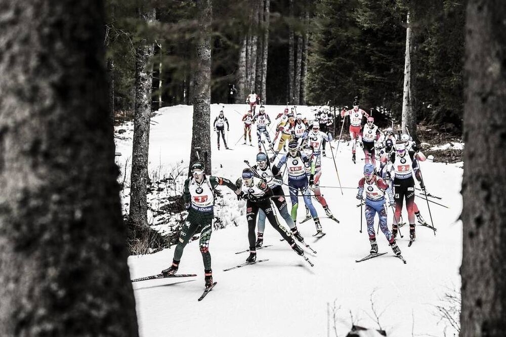 02.12.2018, Pokljuka, Slovenia (SLO):Lisa Vittozzi (ITA), Synnoeve Solemdal (NOR), Vita Semerenko (UKR), Vanessa Hinz (GER), Irina Starykh (RUS), Emma Nilsson (SWE), Anais Bescond (FRA), Dzinara Alimbekava (BLR), (l-r) - IBU world cup biathlon, relay mix