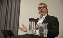 Nå kan du følge kommunestyremøtet på nett-TV. Foto: Ivar Kvistum Nå kan du følge kommunestyremøtet på nett-TV. Foto: Ivar Kvistum