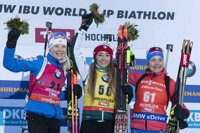 DOROTHEA WIERER (mitten) vann med 0,6 sekunder före Kaisa Mäkäräinen (tv) i Hochfilzen. Ryssland Ekaterina Yurlova-Percht (th) var trea. Foto: NORDIC FOCUS