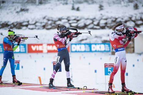 NordicFocus 09.12.2018, Pokljuka, Slovenia (SLO):Clare Egan (USA), Monika Hojnisz (POL), (l-r) - IBU world cup biathlon, pursuit women, Pokljuka (SLO). www.nordicfocus.com. © Manzoni/NordicFocus. Every downloaded picture is fee-liable.