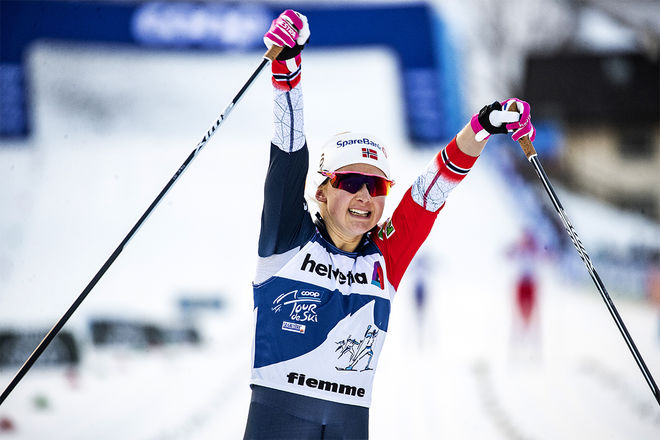 INGVILD FLUGSTAD ØSTBERG vann för första gången Tour de Ski efter en sista etapp där hon hade bästa tiden. Två gånger tidigare har hon gått ut först, men det här var första gången hun var först på toppen av Alpe Cermis. Foto: NORDIC FOCUS