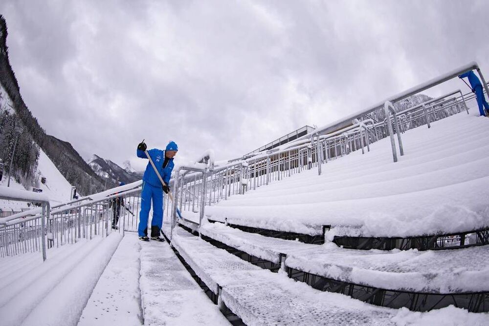 15.01.2019, Ruhpolding, Germany (GER):Event Feature: volunteers prepare the venue for the world cup -  IBU world cup biathlon, training, Ruhpolding (GER). www.nordicfocus.com. © Manzoni/NordicFocus. Every downloaded picture is fee-liable.