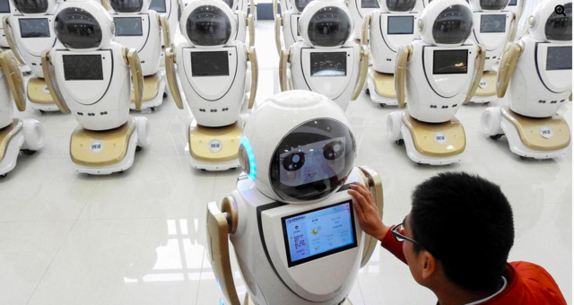 Både Navs nye Omverdensanalyse og en fersk rapport fra Manpower knuser myten om at robotene erstatter oss. Men de vil forårsake opptil 70 prosent endringer i én av fire jobber, ifølge Nav. Foto: NTB Scanpix.