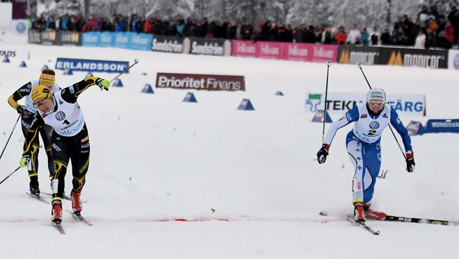 EN THRILLER i damfinalen i SM-sprinten. Hanna Falk (tv) vann guldet med 1/100 sekund före Jonna Sundling. Foto/rights: ROLF ZETTERBERG/kekstock.com