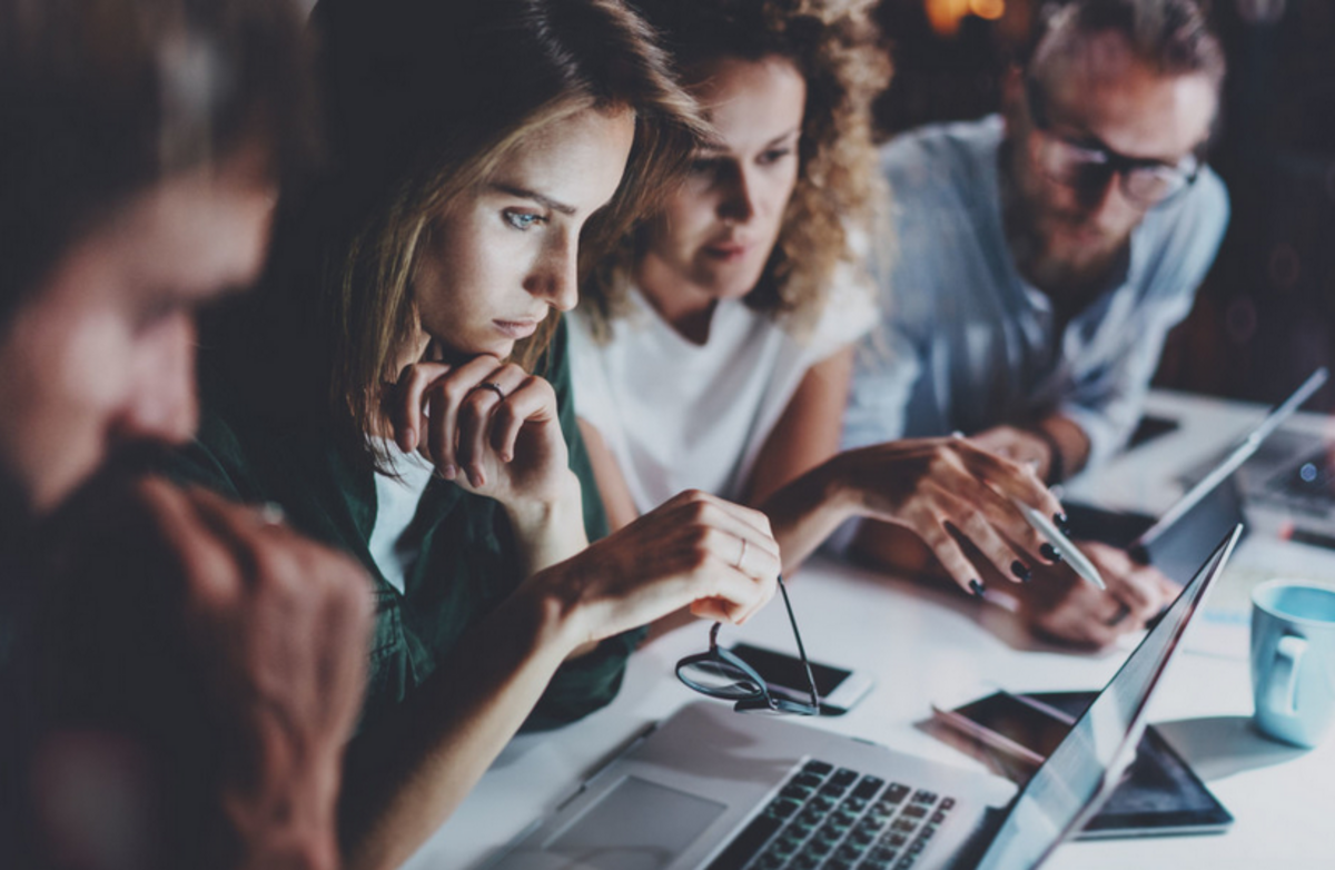 - Det digitale skiftet kommer til å få så vidtrekkende konsekvenser at det fortjener å ta en større plass i det offentlige ordskiftet, skriver kronikkforfatteren.(Illustrasjonsfoto: Shutterstock / NTB Scanpix)