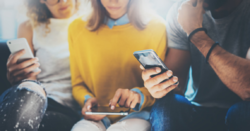 – Samfunnet er avhengig av datasystemer som gjør en haug med ting for oss mennesker, enten vi er på jobben eller sitter hjemme i stua, skriver kronikkforfatterne. Foto: Shutterstock / NTB scanpix