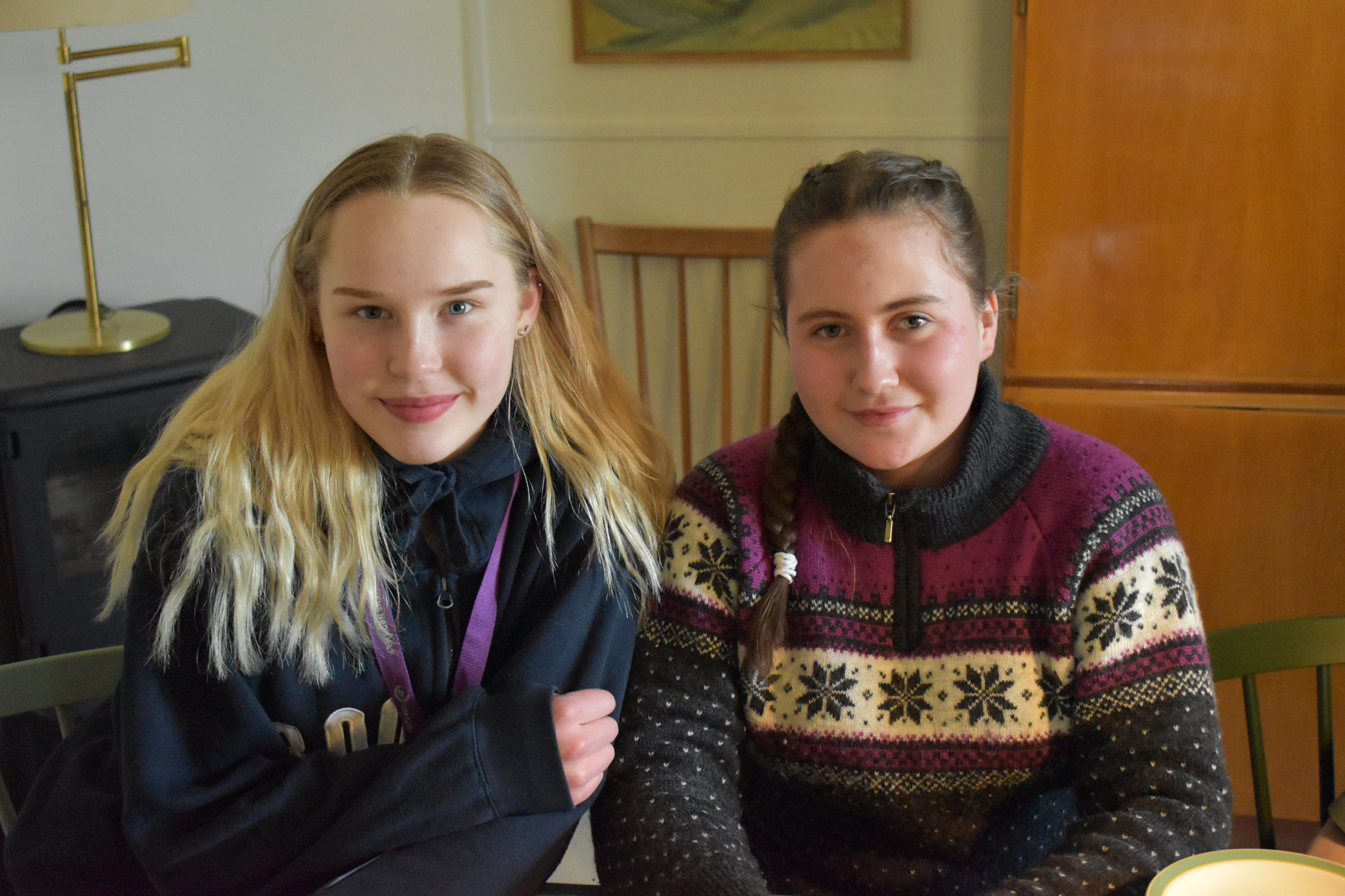 Tora og Emma på kirketing