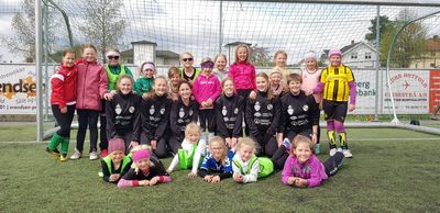 Jentefotballdag_2019_gruppebilde