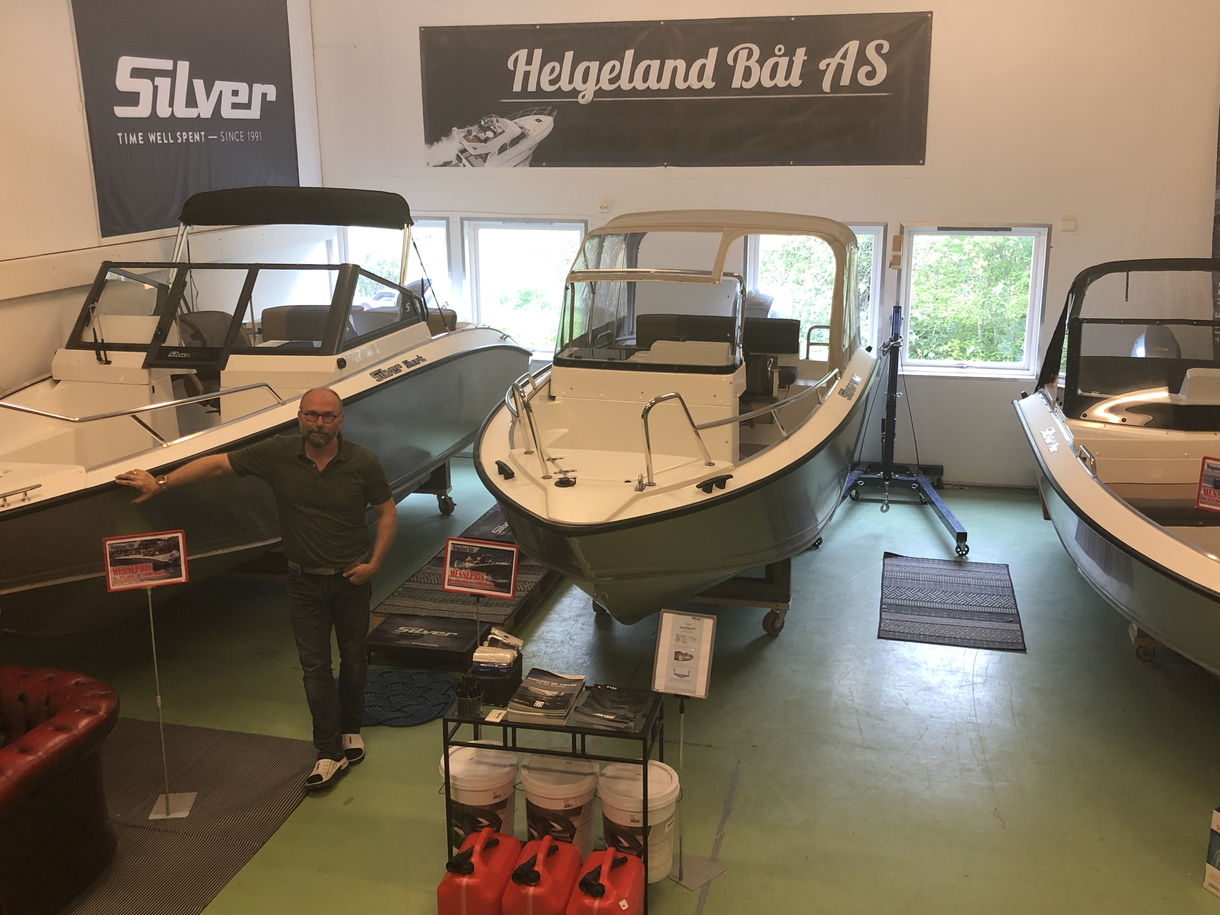 Helgeland båt_Kurt Arild i ustillingslokale