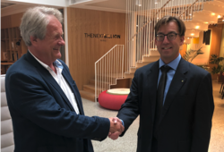 NY ADM.DIR.: Rune Aale-Hansen (t.h) er ansatt som ny administrerende direktør i Norsk Kommunalteknisk Forening. Her sammen med Styreleder Jan-Egil Clausen.
