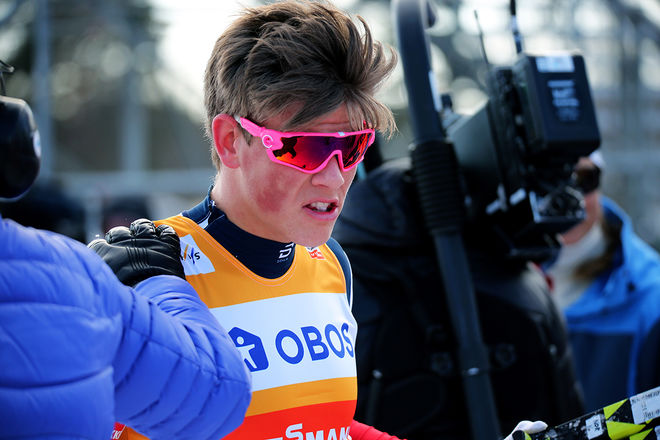JOHANNES HØSFLOT KLÆBO har fått en specialskena till den skadade handen men han tar det slutliga beslutet idag om han startar eller inte i Ski Tour 2020. Foto/rights: ROLF ZETTERBERG/kekstock.com